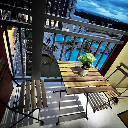 Dagos Condo Primeworld With Balcony And Pool View