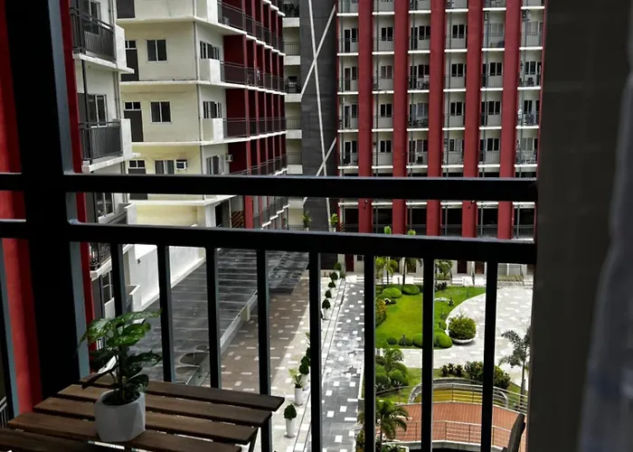 Dagos Primeworld With Balcony And Pool View