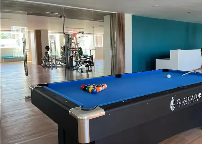 Dagos Primeworld With Balcony And Pool View Aparthotel